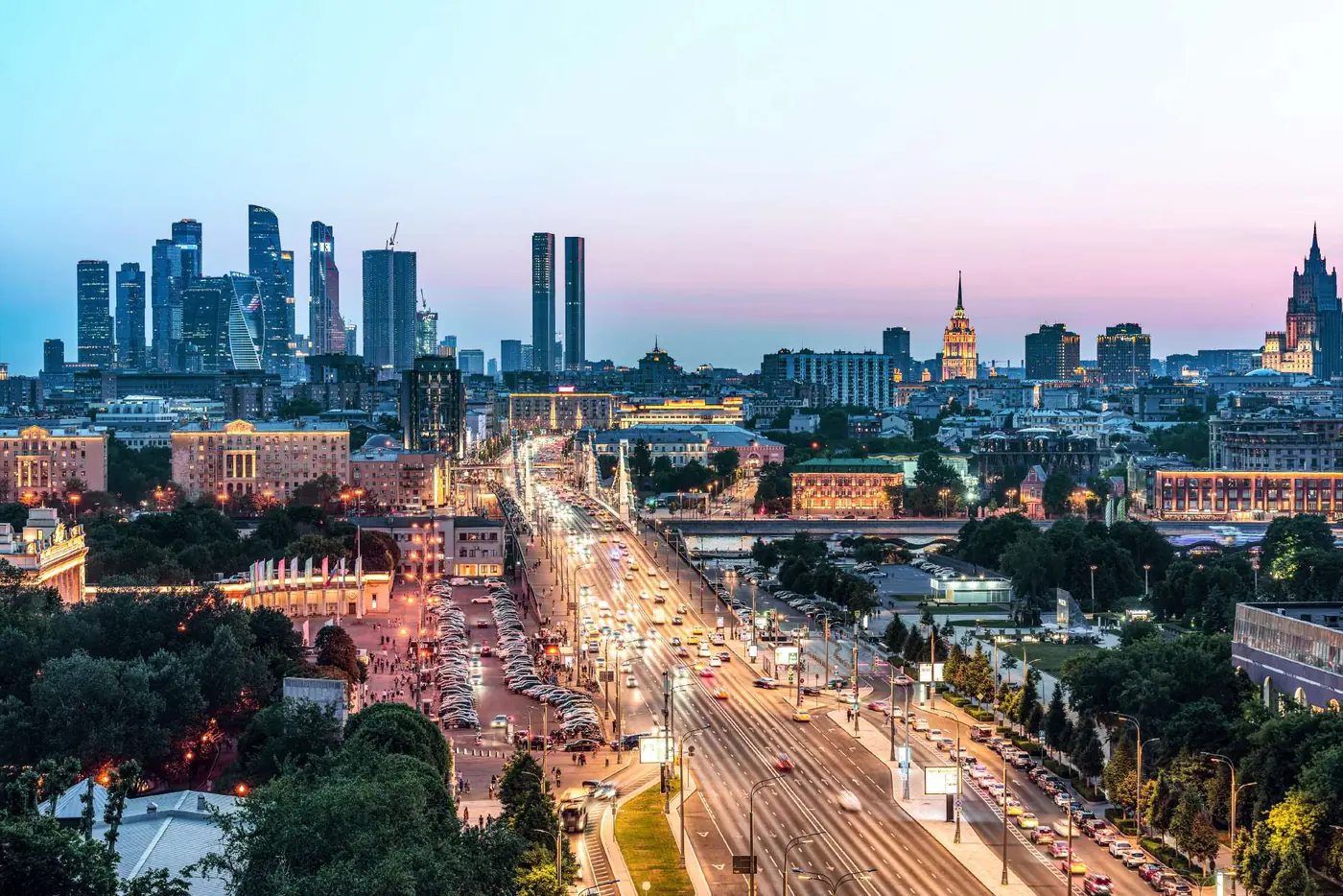 Вечерний вид на Москва-Сити и Ленинский проспект